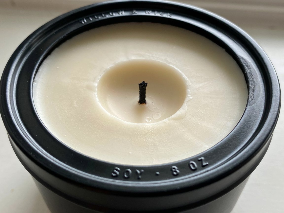 Why Is My Candle Tunneling? 7 Common Candle Problems & Fixes